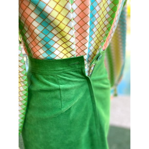 Vintage 1970s Kelly green ultrasuede skirt and vest suit/set (XXS/XS) - Picture 7 of 8